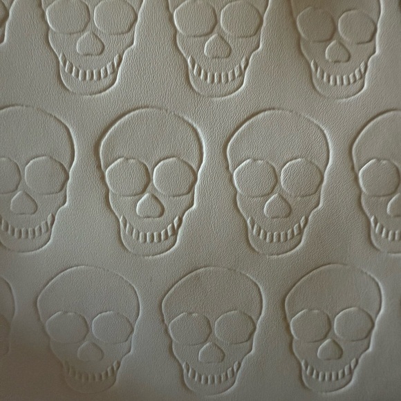 NEW Betsey Johnson Skull Handbag - Picture 11 of 14